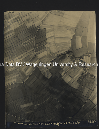 Luchtfoto Asch (1945) uit de collectie Wageningen University WOII