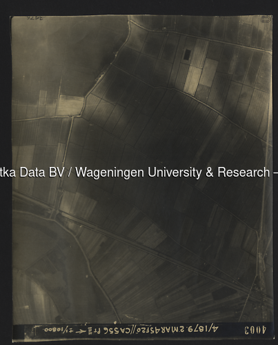 Luchtfoto Beesd (1945) uit de collectie Wageningen University WOII