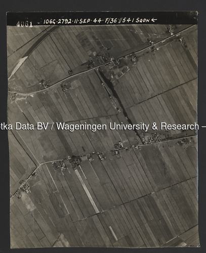 Luchtfoto Leidschendam (1944) uit de collectie Wageningen University WOII