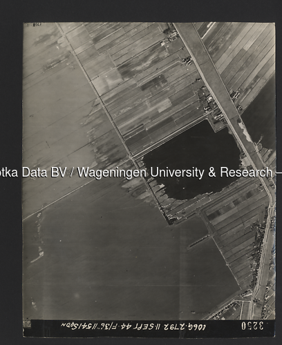 Luchtfoto Rotterdam (1944) uit de collectie Wageningen University WOII