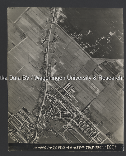 Luchtfoto Rotterdam (1944) uit de collectie Wageningen University WOII