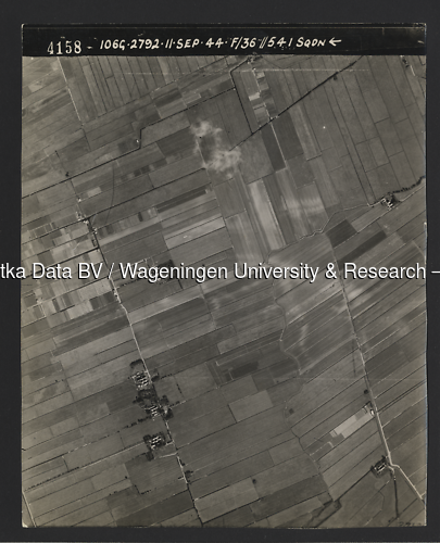 Luchtfoto Pijnacker (1944) uit de collectie Wageningen University WOII