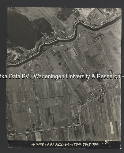 Luchtfoto Rotterdam (1944) uit de collectie Wageningen University WOII