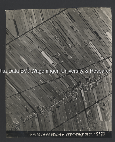 Luchtfoto Stolwijk (1944) uit de collectie Wageningen University WOII
