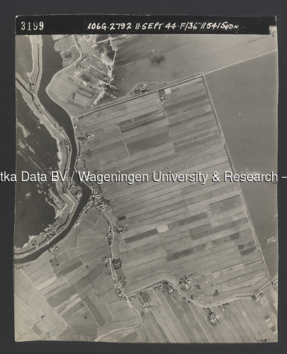 Luchtfoto Zevenhuizen (1944) uit de collectie Wageningen University WOII