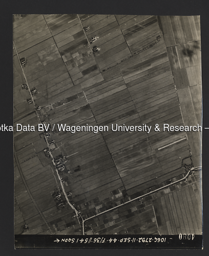 Luchtfoto Pijnacker (1944) uit de collectie Wageningen University WOII