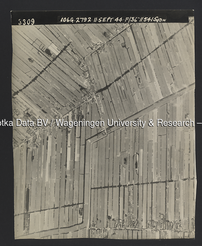 Luchtfoto Bergambacht (1944) uit de collectie Wageningen University WOII