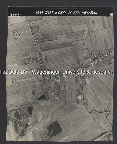 Luchtfoto Pijnacker (1944) uit de collectie Wageningen University WOII