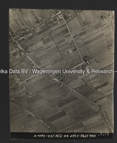 Luchtfoto Nootdorp (1944) uit de collectie Wageningen University WOII