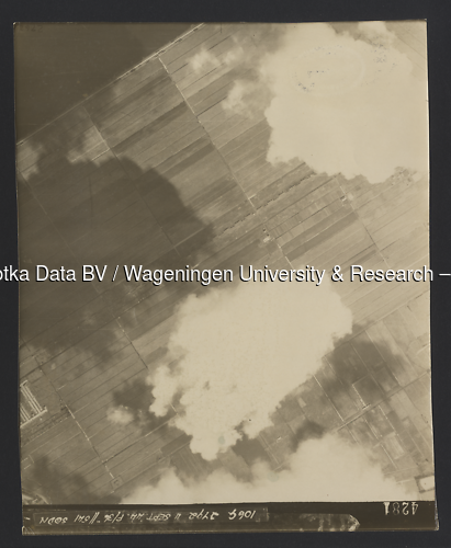 Luchtfoto Rotterdam (1944) uit de collectie Wageningen University WOII