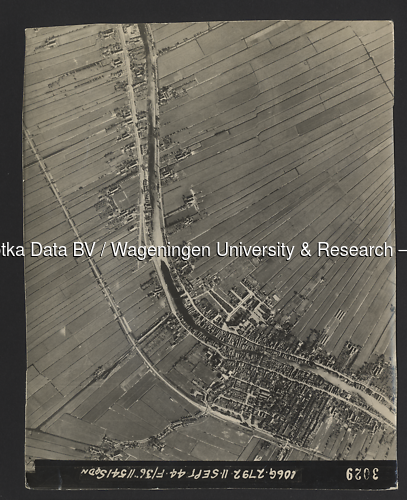 Luchtfoto Bodegraven (1944) uit de collectie Wageningen University WOII