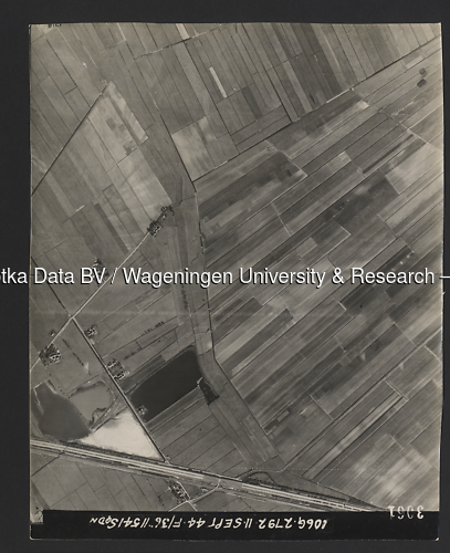 Luchtfoto Zoetermeer (1944) uit de collectie Wageningen University WOII