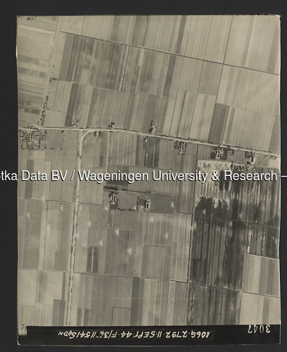 Luchtfoto Benthuizen (1944) uit de collectie Wageningen University WOII