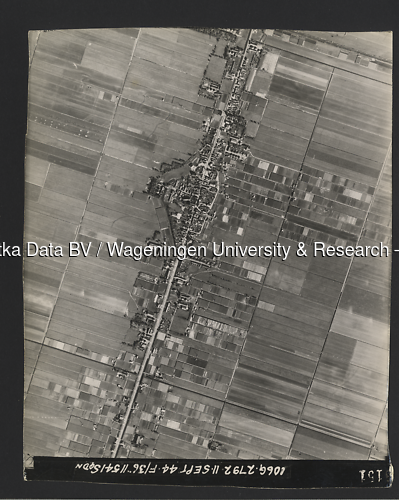 Luchtfoto Bleiswijk (1944) uit de collectie Wageningen University WOII
