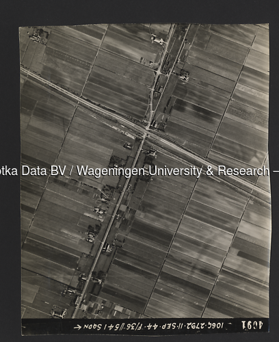 Luchtfoto Bleiswijk (1944) uit de collectie Wageningen University WOII