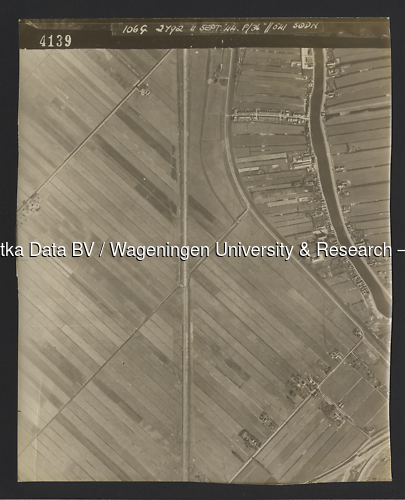 Luchtfoto Waddinxveen (1944) uit de collectie Wageningen University WOII