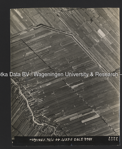 Luchtfoto Vlist (1944) uit de collectie Wageningen University WOII