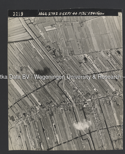 Luchtfoto Stolwijk (1944) uit de collectie Wageningen University WOII
