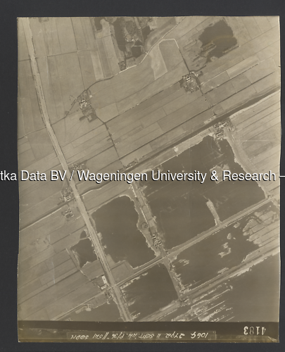 Luchtfoto Rotterdam (1944) uit de collectie Wageningen University WOII