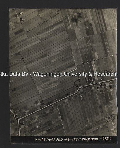 Luchtfoto Pijnacker (1944) uit de collectie Wageningen University WOII