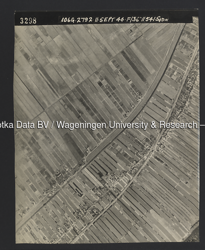 Luchtfoto Nieuwerkerk aan den IJssel (1944) uit de collectie Wageningen University WOII