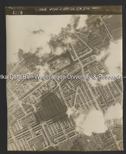 Luchtfoto 's-Gravenhage (1944) uit de collectie Wageningen University WOII
