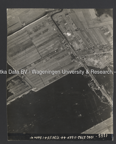 Luchtfoto Rotterdam (1944) uit de collectie Wageningen University WOII
