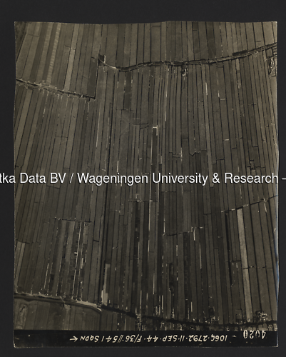 Luchtfoto Hazerswoude-Dorp (1944) uit de collectie Wageningen University WOII