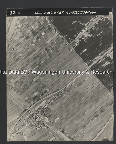 Luchtfoto Nieuwerkerk aan den IJssel (1944) uit de collectie Wageningen University WOII
