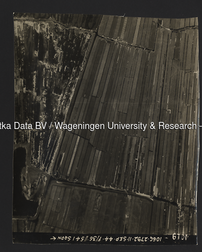 Luchtfoto Hazerswoude-Dorp (1944) uit de collectie Wageningen University WOII