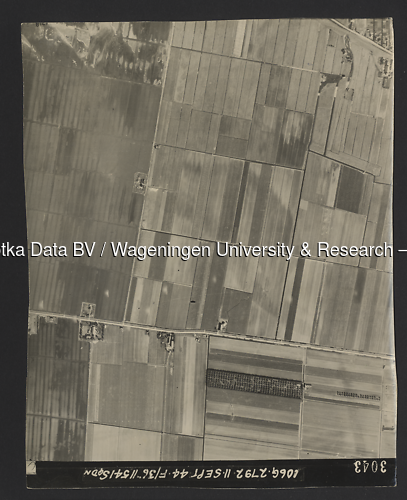 Luchtfoto Hazerswoude-Dorp (1944) uit de collectie Wageningen University WOII