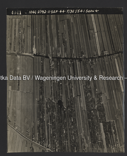 Luchtfoto Hazerswoude-Dorp (1944) uit de collectie Wageningen University WOII