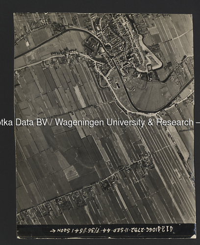 Luchtfoto Oudewater (1944) uit de collectie Wageningen University WOII