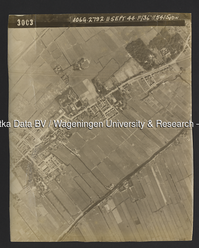 Luchtfoto Voorschoten (1944) uit de collectie Wageningen University WOII