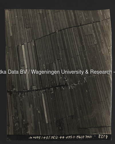 Luchtfoto Hazerswoude-Dorp (1944) uit de collectie Wageningen University WOII