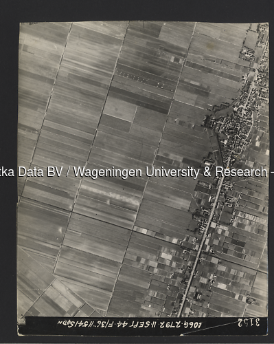 Luchtfoto Bleiswijk (1944) uit de collectie Wageningen University WOII
