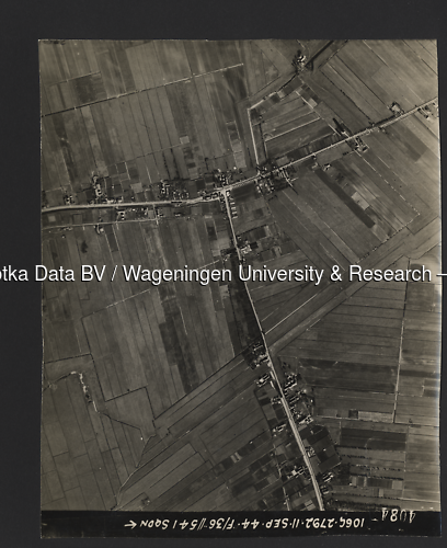 Luchtfoto Pijnacker (1944) uit de collectie Wageningen University WOII