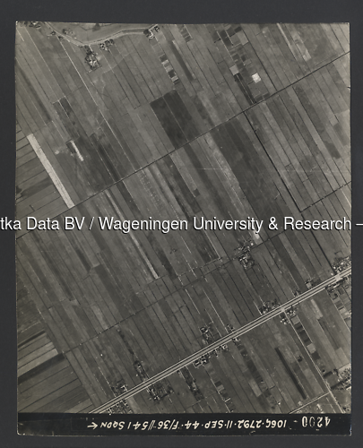 Luchtfoto Rotterdam (1944) uit de collectie Wageningen University WOII