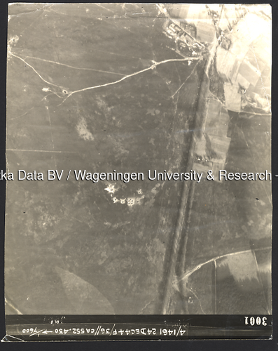 Luchtfoto Arnhem (1944) uit de collectie Wageningen University WOII