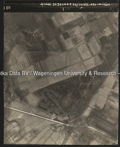 Luchtfoto Lage Vuursche (1944) uit de collectie Wageningen University WOII