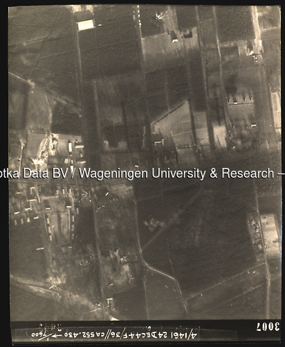 Luchtfoto Arnhem (1944) uit de collectie Wageningen University WOII