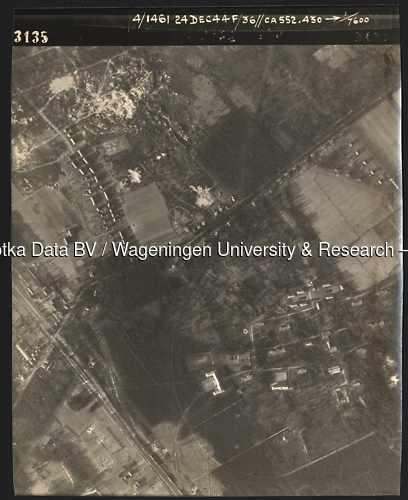 Luchtfoto Den Dolder (1944) uit de collectie Wageningen University WOII