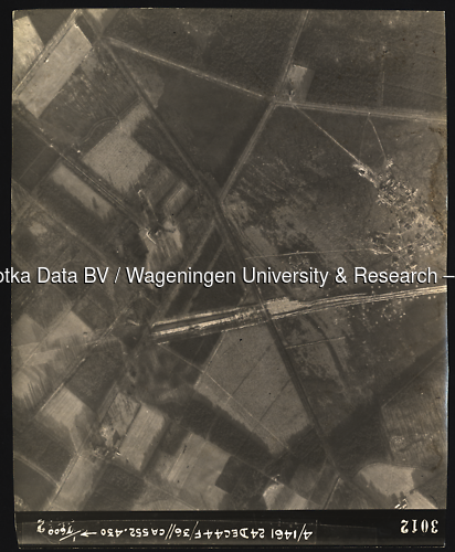 Luchtfoto Arnhem (1944) uit de collectie Wageningen University WOII