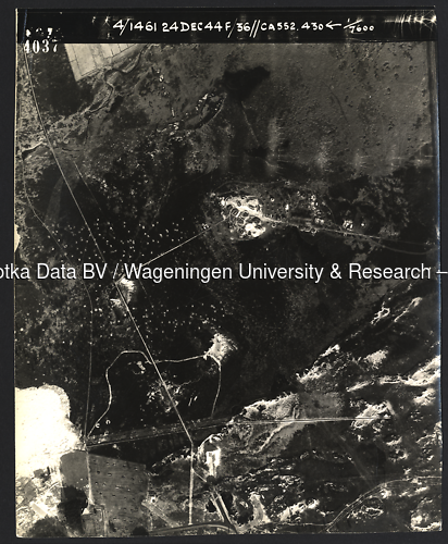 Luchtfoto Deelen (1944) uit de collectie Wageningen University WOII