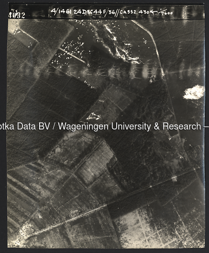 Luchtfoto Deelen (1944) uit de collectie Wageningen University WOII