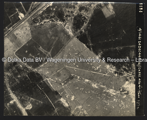 Luchtfoto Den Dolder (1944) uit de collectie Wageningen University WOII