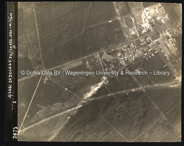 Luchtfoto Arnhem (1944) uit de collectie Wageningen University WOII