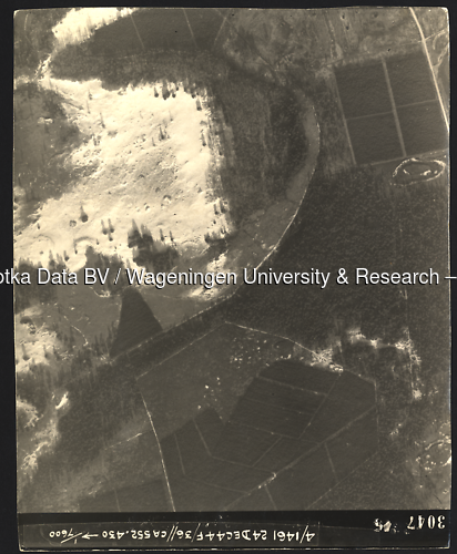 Luchtfoto Otterlo (1944) uit de collectie Wageningen University WOII