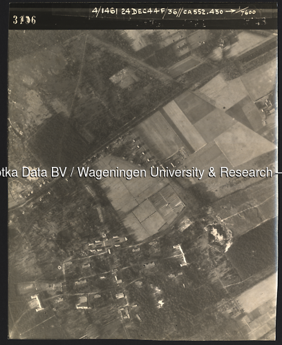 Luchtfoto Den Dolder (1944) uit de collectie Wageningen University WOII