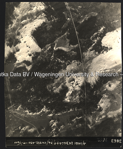 Luchtfoto Otterlo (1944) uit de collectie Wageningen University WOII